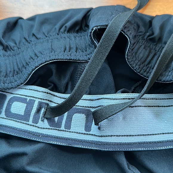 UNDER ARMOUR Black Heatgear unlined shorts - Picture 7 of 15